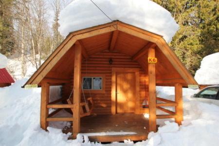 Revelstoke Campgrounds & Cabins Villa Exteriör bild